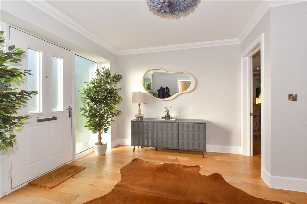 Property photo 3 of 15 Entrance Hall