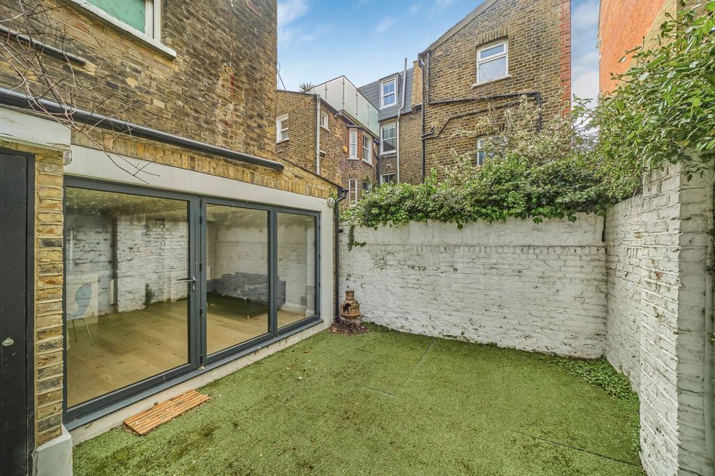 Property photo 3 of 7 Picture No. 11