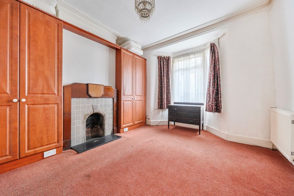 Property photo 3 of 10