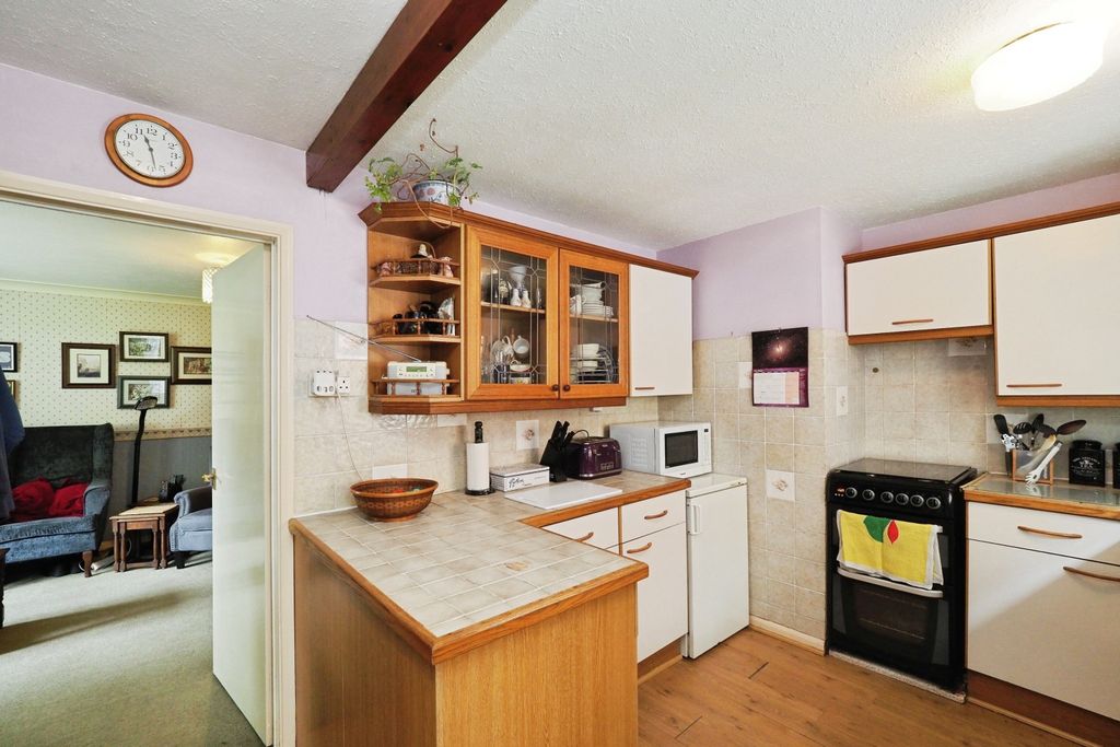 Property photo 3 of 20 Great Sized Kitchen Space