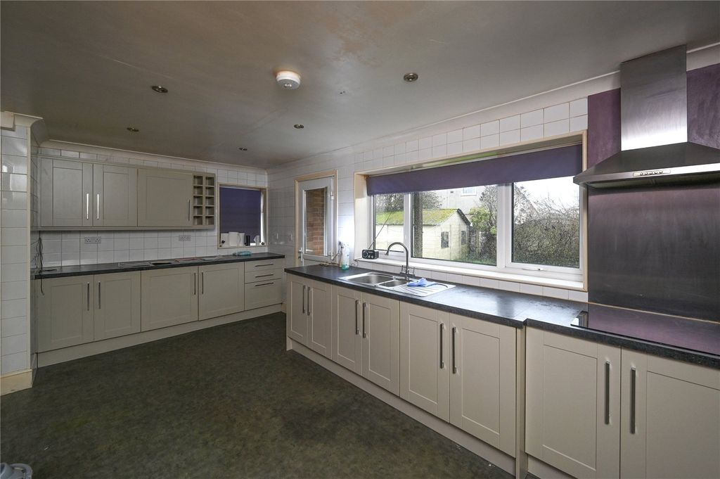 Property photo 2 of 14 Kitchen