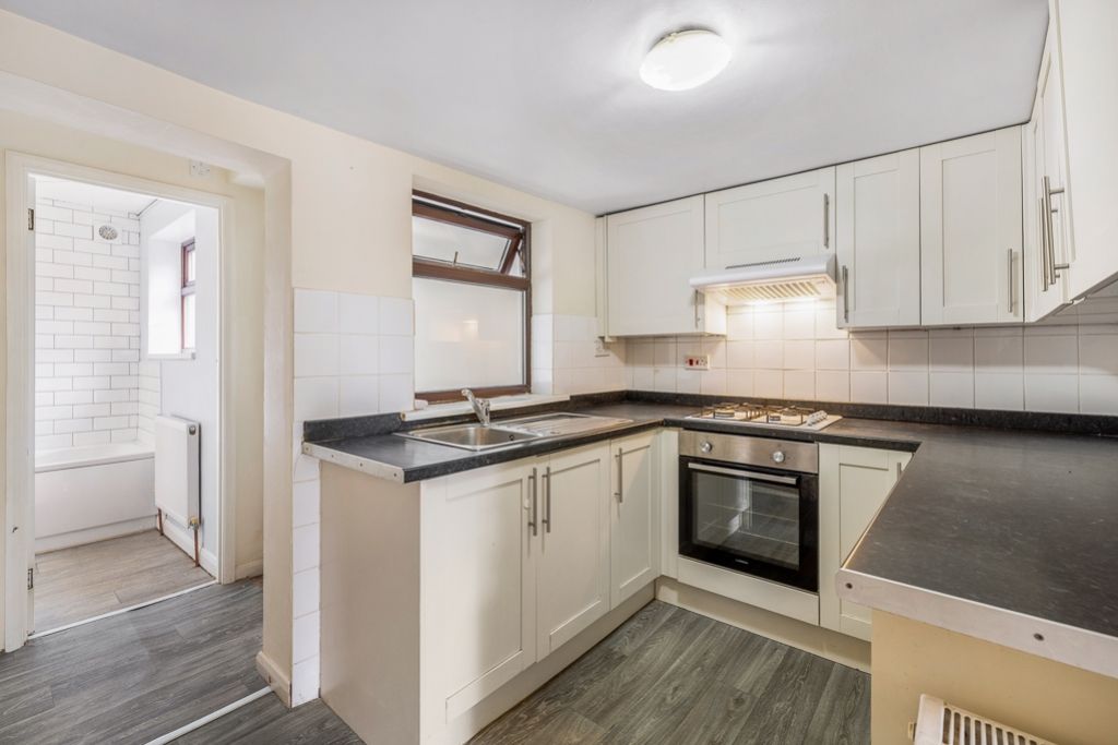 Property photo 3 of 15 45 London Road (Spalding)-15