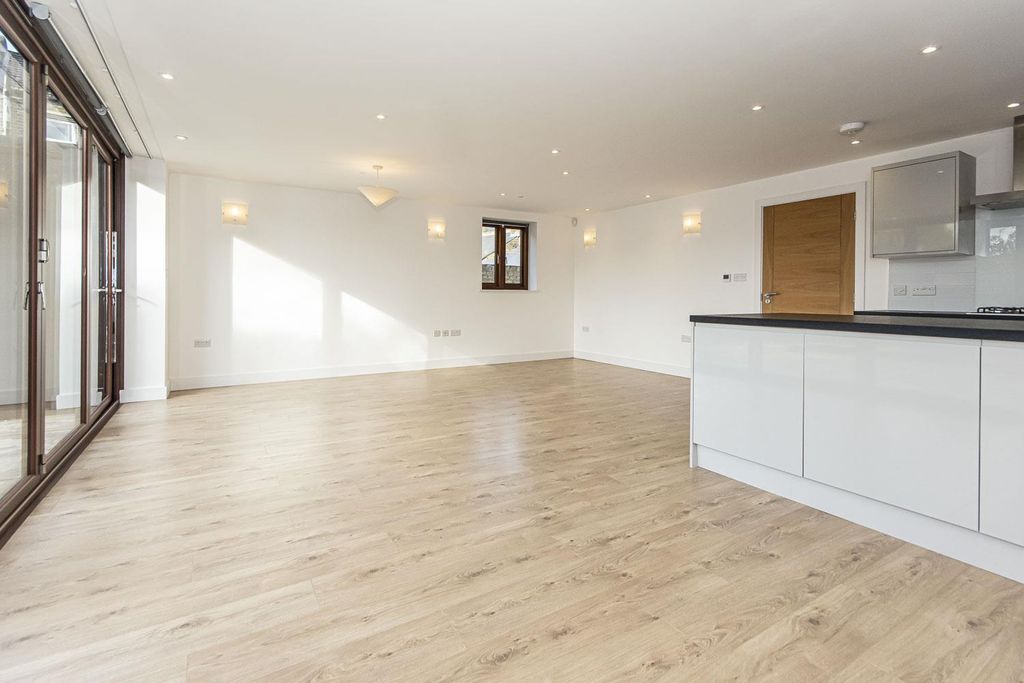 Property photo 3 of 15 Gp8Smxeueb9Dmrzex1A2S1Ty6Aq.Jpg