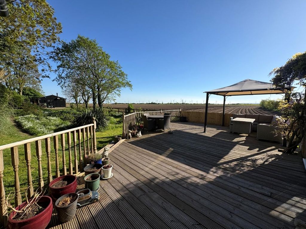 Property photo 2 of 27