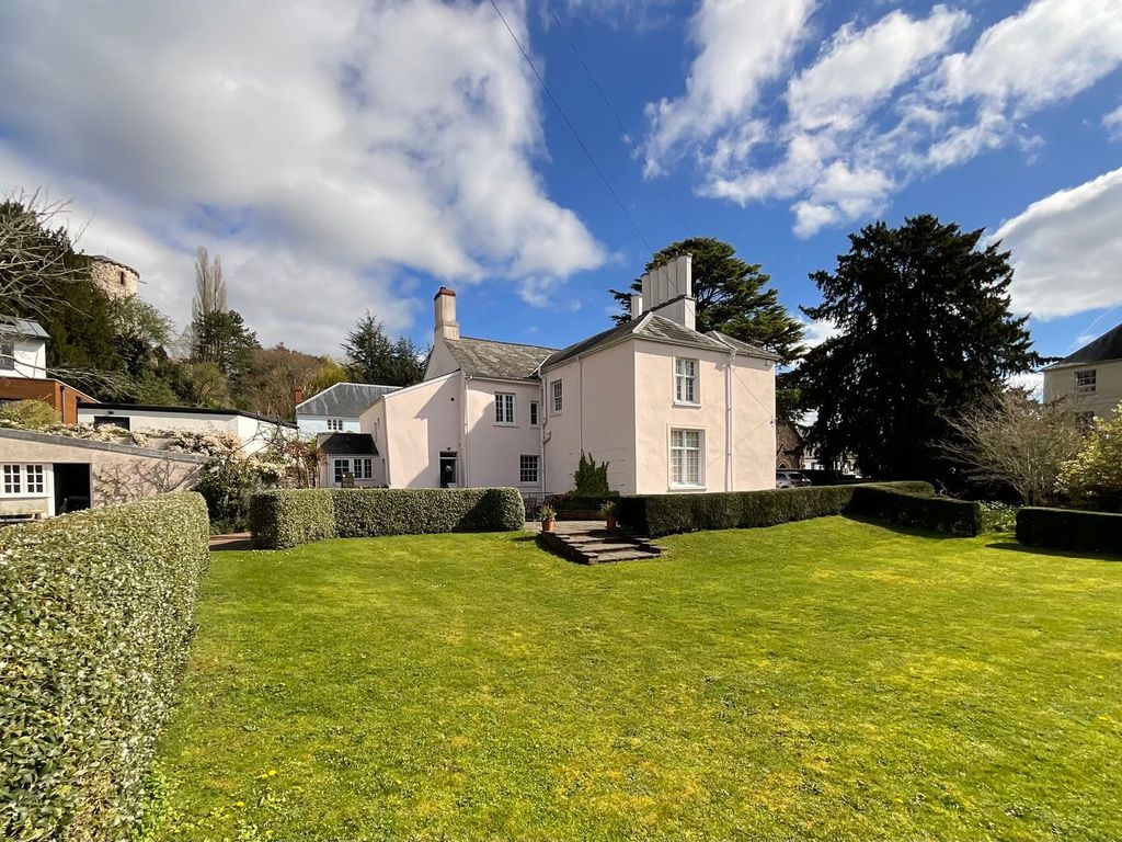Property photo 2 of 31