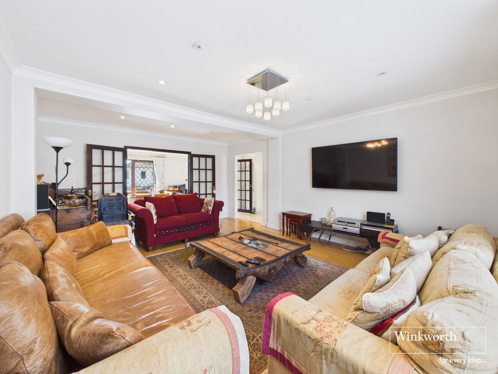Property photo 1 of 14 Living Room