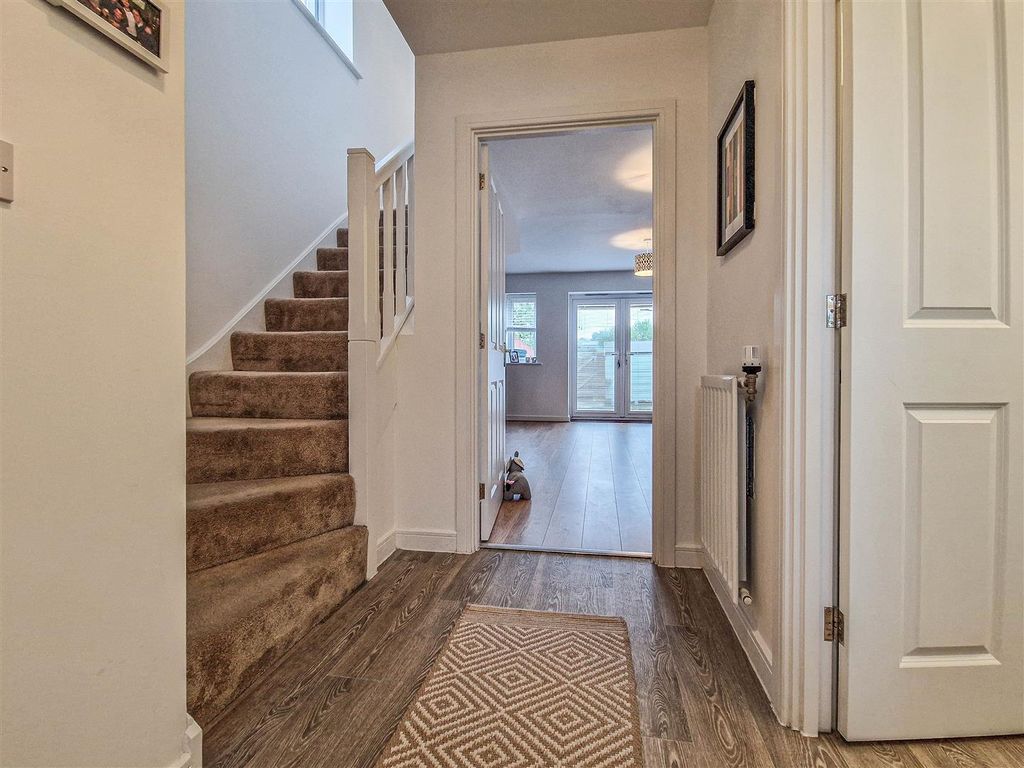 Property photo 2 of 18 Entrance Hallway