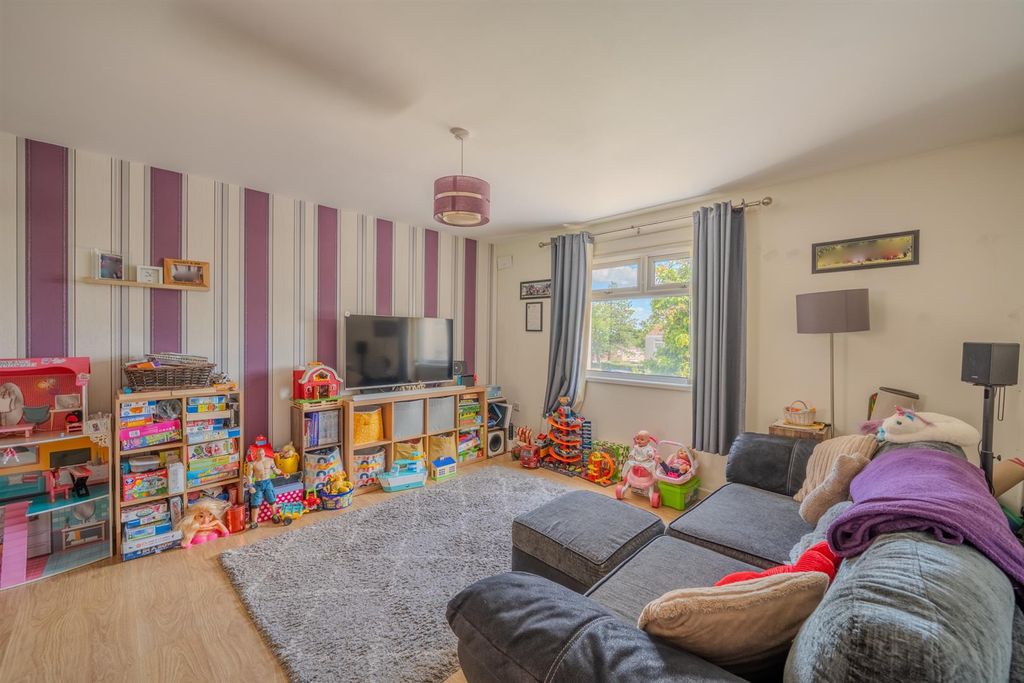Property photo 2 of 24 80 Wye Court-10.Jpg
