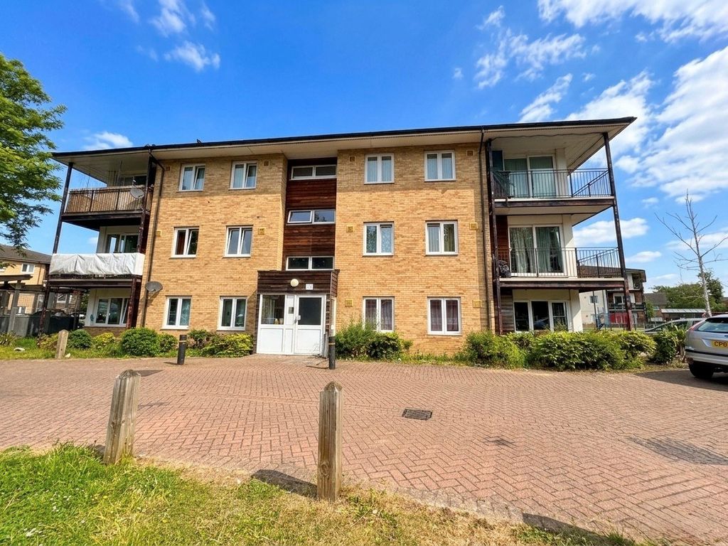 Property photo 1 of 9 2 Bed Flat For Sale Blackburn Way, Hounslow Tw4