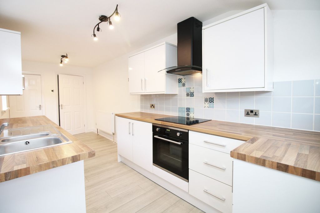 Property photo 2 of 21