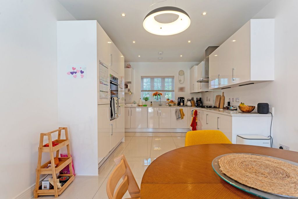 Property photo 2 of 25