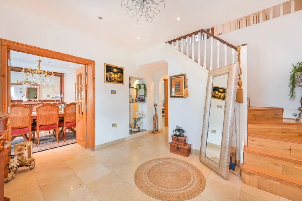 Property photo 3 of 21