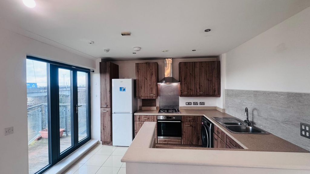 Property photo 2 of 6