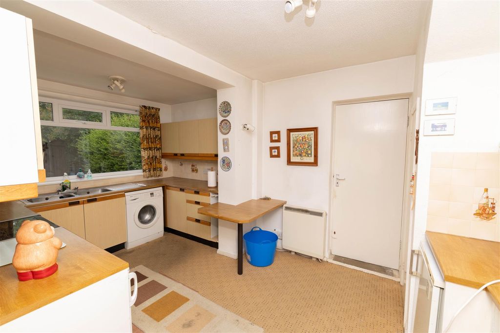 Property photo 3 of 13 Kitchen