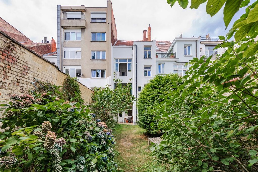 Property photo 2 of 21