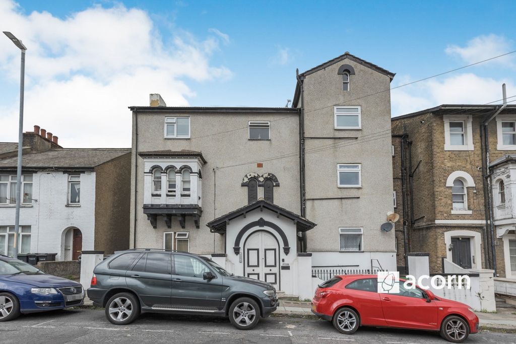 Property photo 1 of 8 External