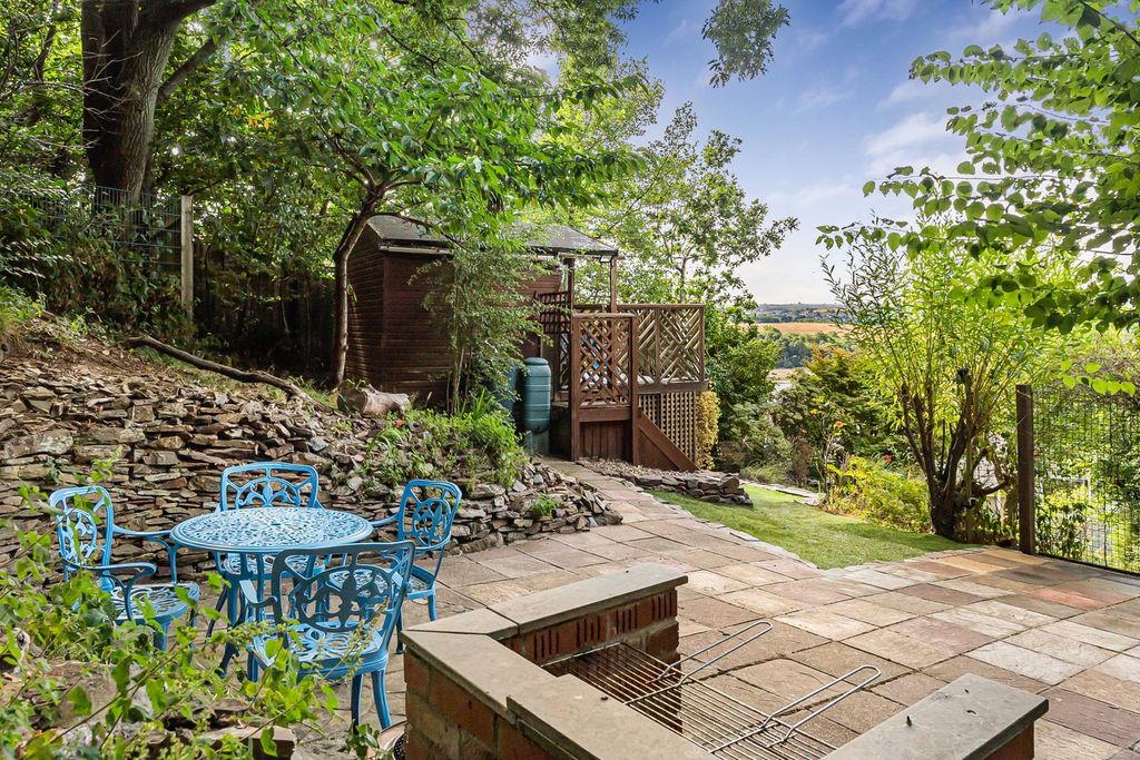 Property photo 2 of 25