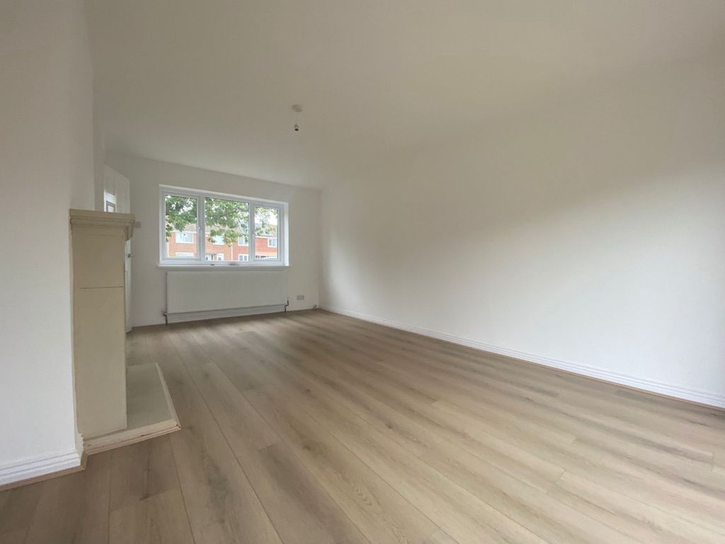 Property photo 3 of 21 4481812