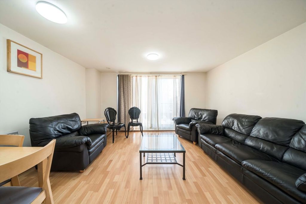 Property photo 3 of 6