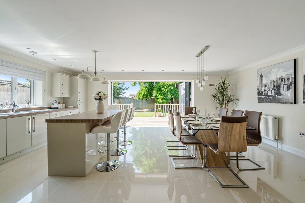 Property photo 1 of 39