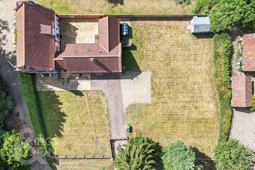 Property photo 2 of 30