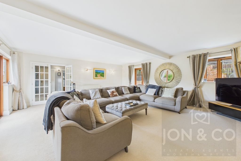 Property photo 2 of 31