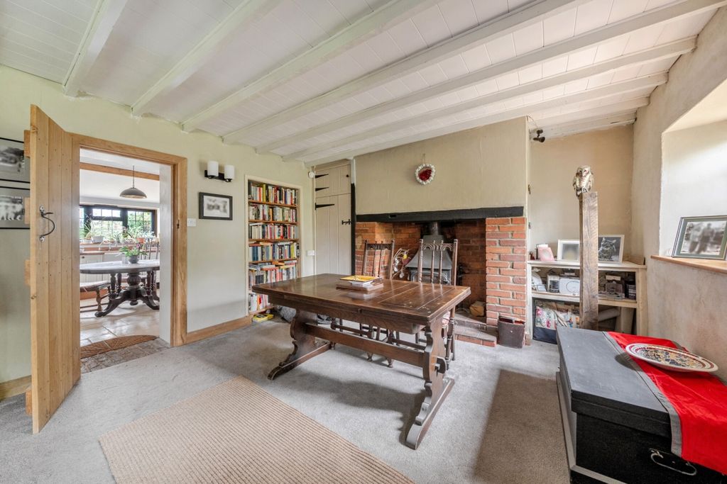 Property photo 3 of 16 1434332-11-69c283...