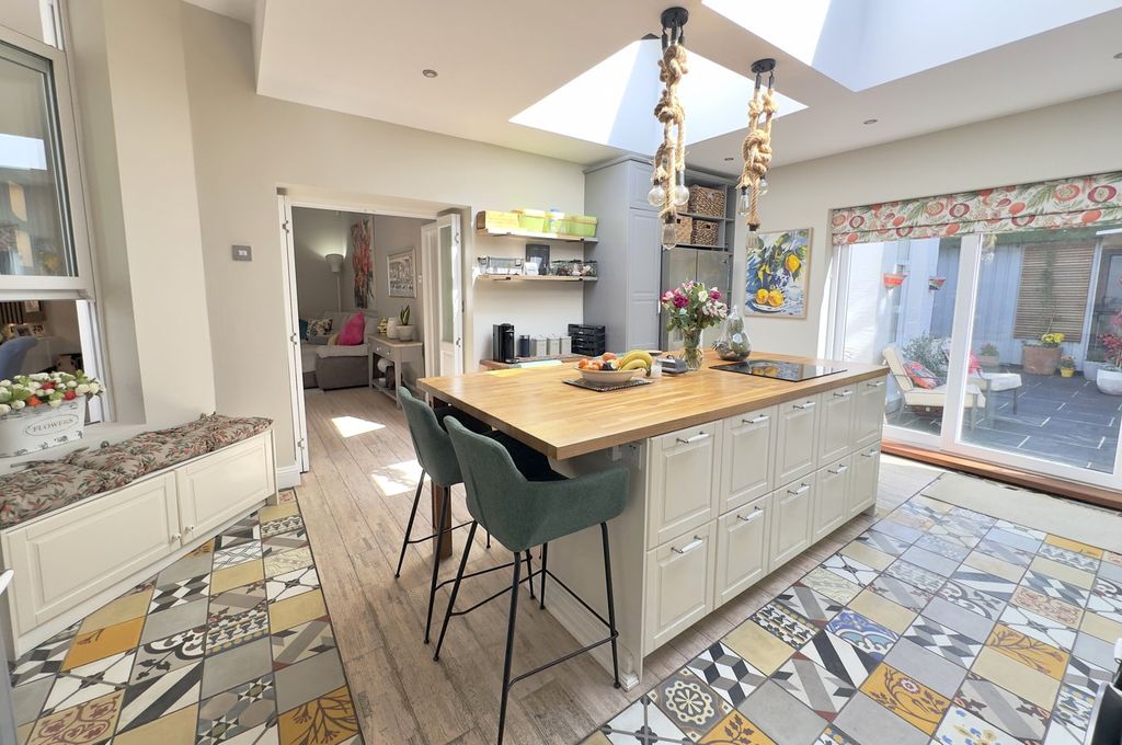 Additional image 11 of 3 bed flat for saleCavendish Road, Dean Park, Bournemouth BH1