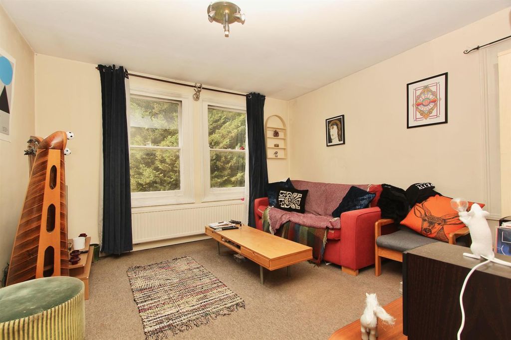 Property photo 3 of 7 Cranwich Road, N16