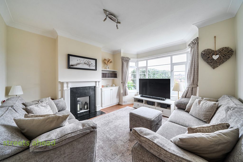 Property photo 2 of 18 B9F1Aee2-E8Cb-49c...