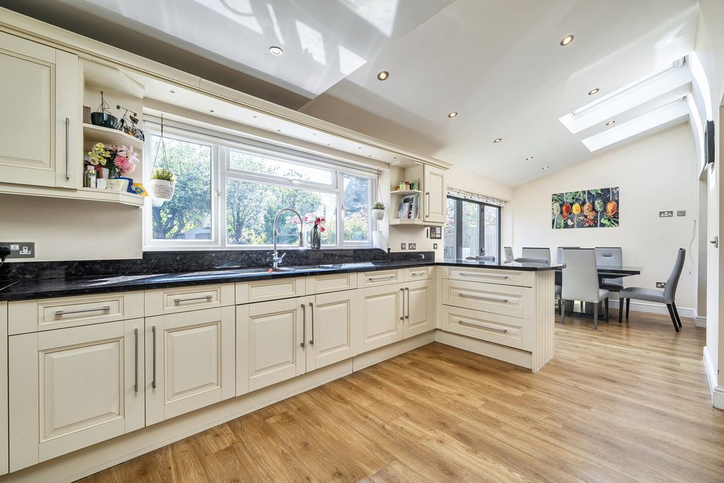Property photo 3 of 21 1450871-19-69F0F7...
