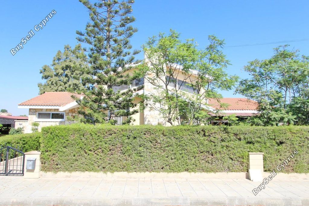 Property photo 2 of 35