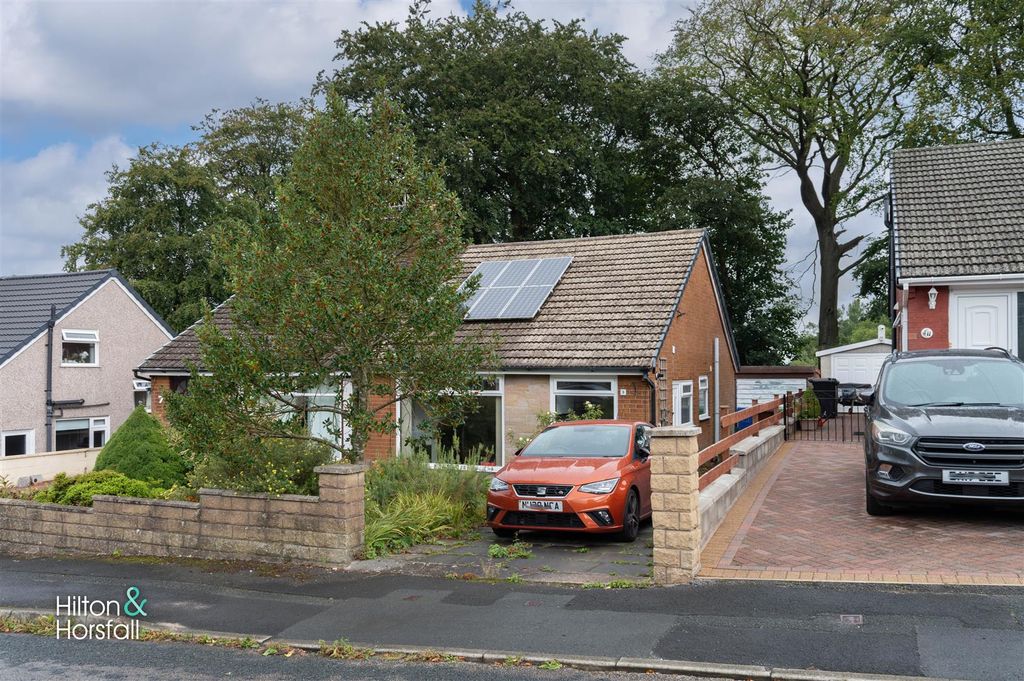 Property photo 1 of 11 Boulsworth Crescent