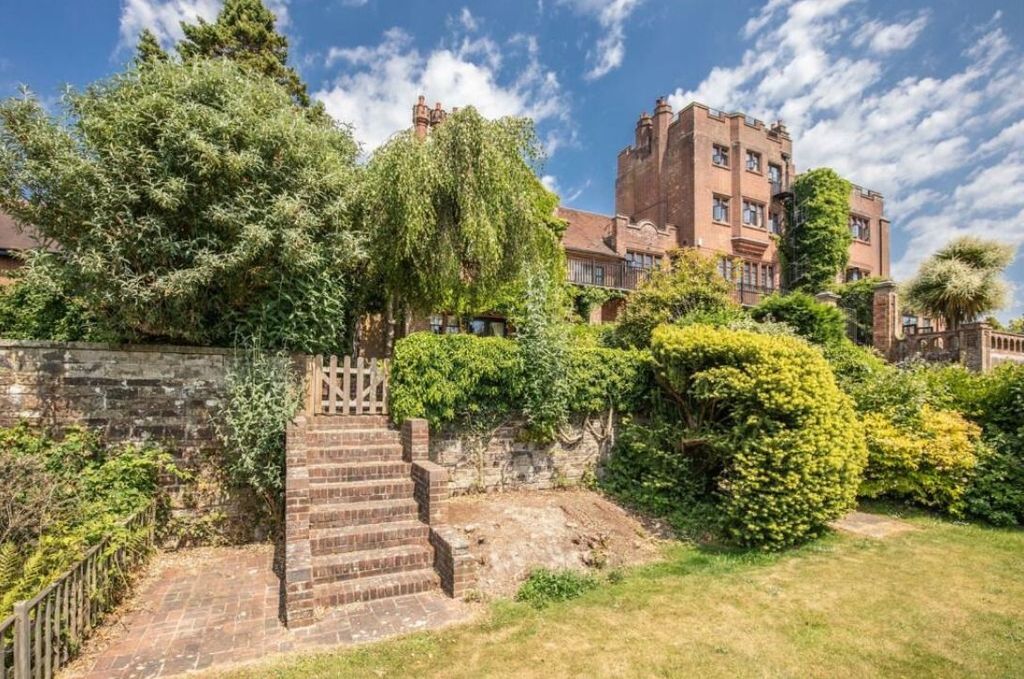 Property photo 2 of 33