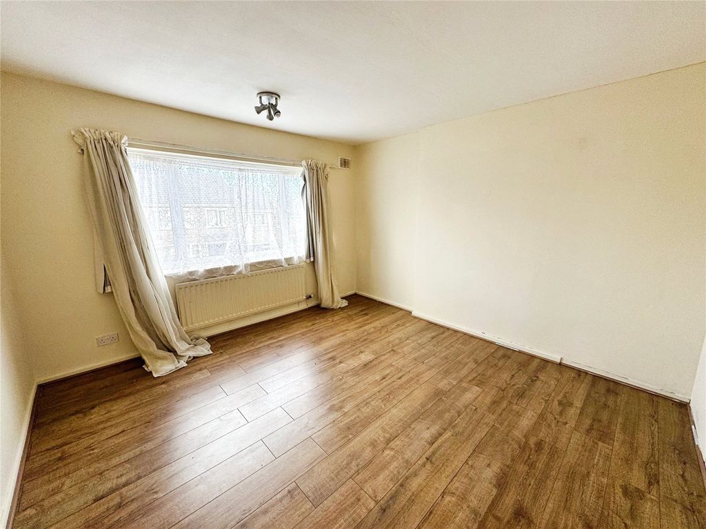 Property photo 3 of 14 Lounge