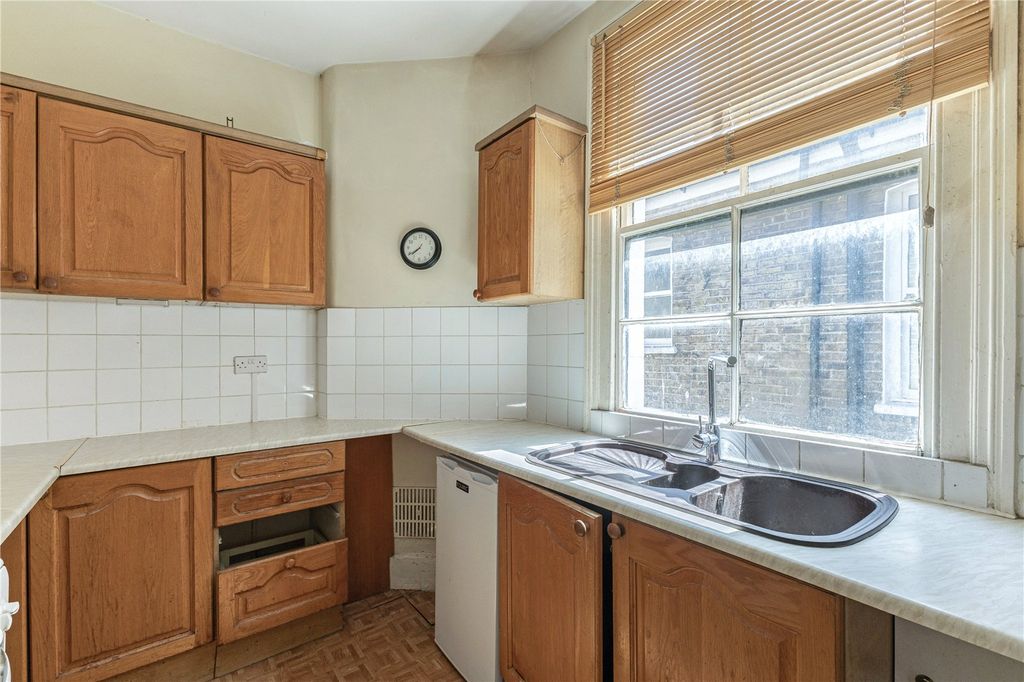 Property photo 3 of 12 Kitchen