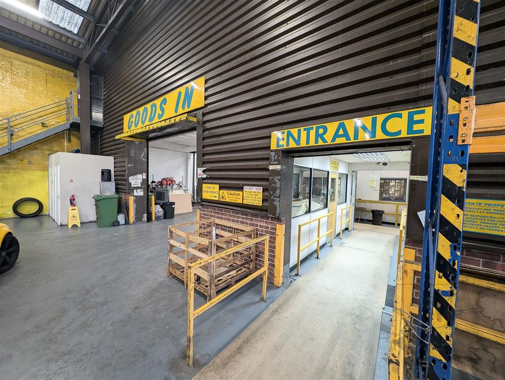 Property photo 2 of 37