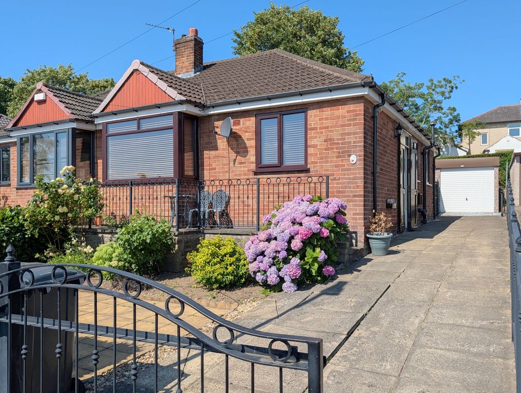 Property photo 1 of 20 Cornwall-Crescent-Ewemove (3)