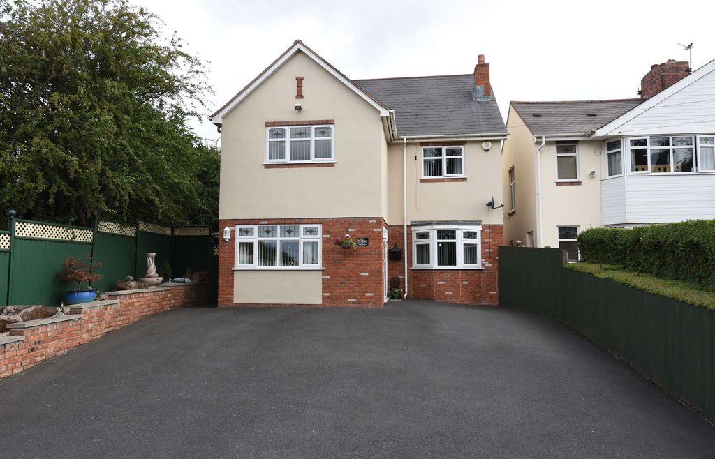Property photo 1 of 32