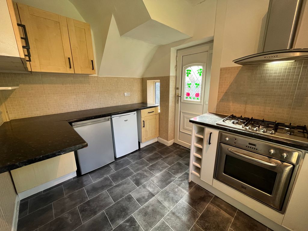 Property photo 3 of 10 Kitchen
