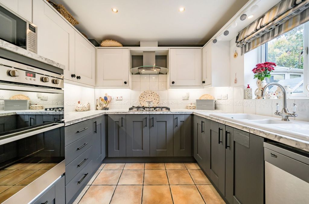 Property photo 2 of 21