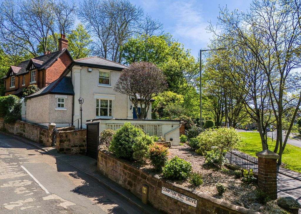 Property photo 1 of 32