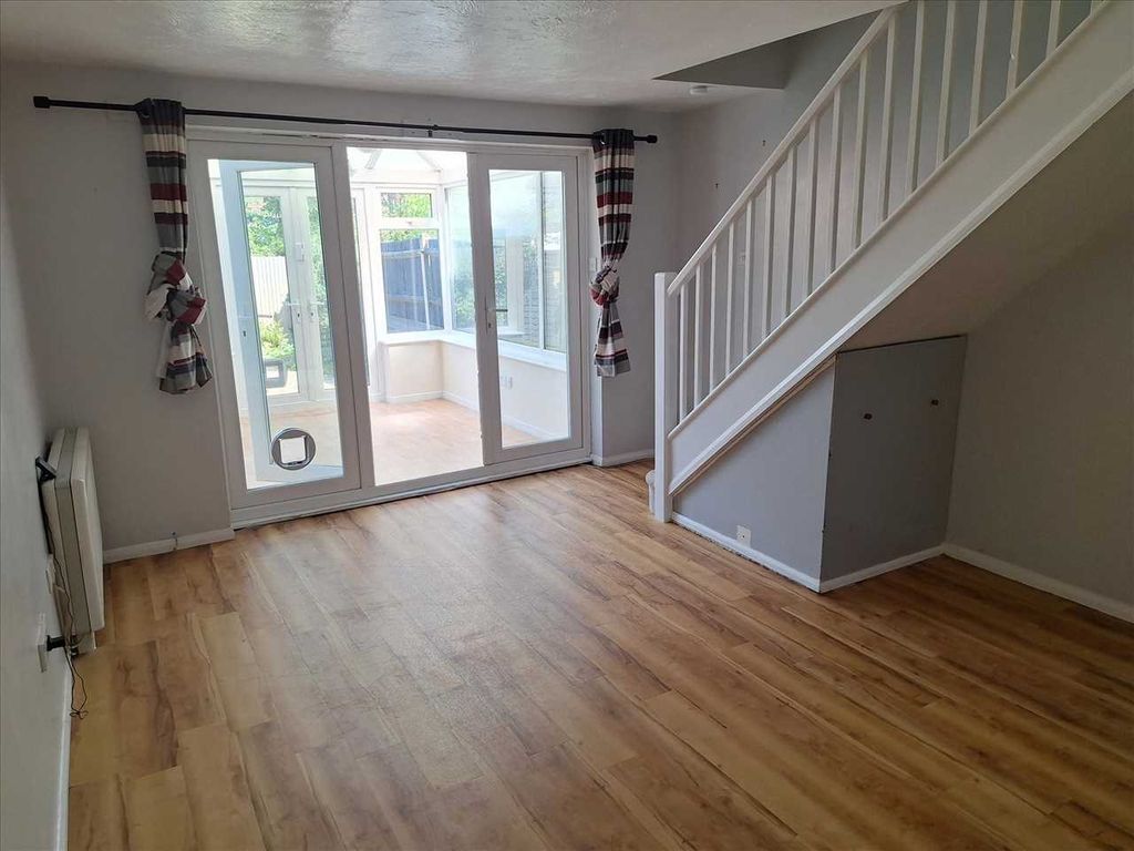Property photo 2 of 11 Living Room