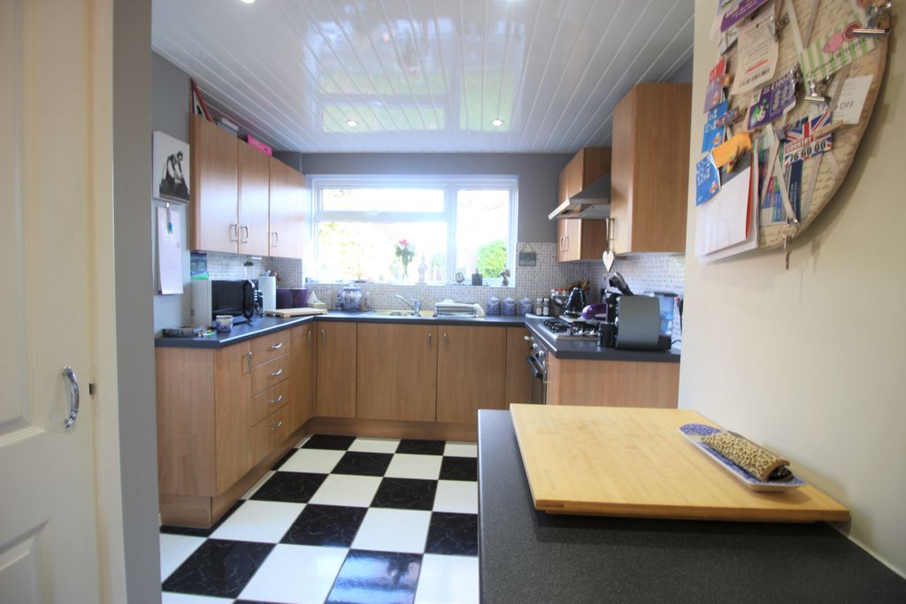 Property photo 3 of 7 Kitchen 