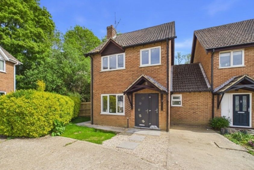 Property photo 1 of 15 Ewemove Estate Agents Basingstoke - Dragonfly Driv