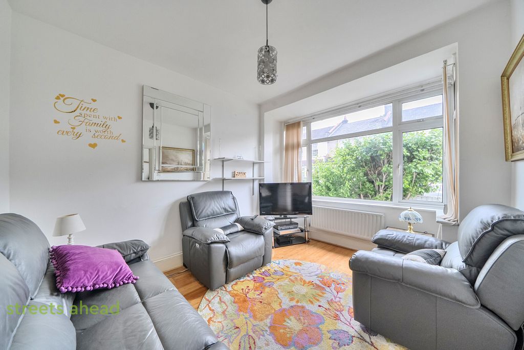 Property photo 2 of 17 1A149Fe0-0389-474...