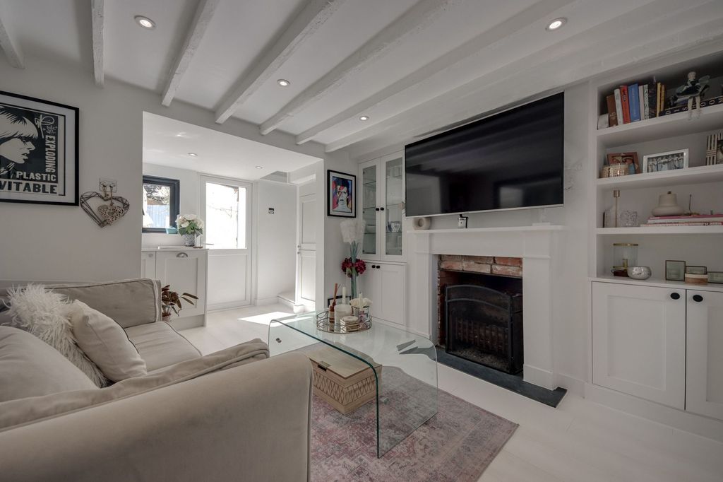 Property photo 1 of 12 Open-Plan Living Room