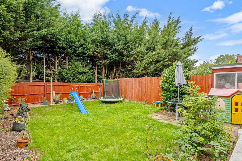 Property photo 2 of 15 Garden