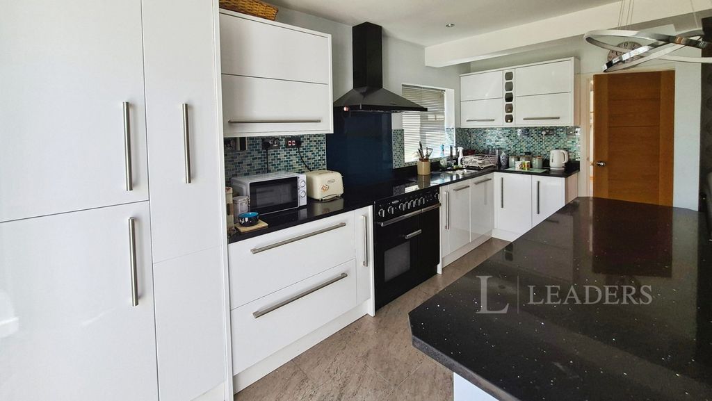 Property photo 3 of 18 Pbox-Img.Jpg