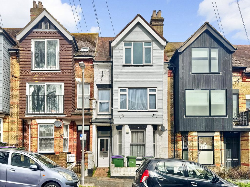 Property photo 1 of 8 Frontage